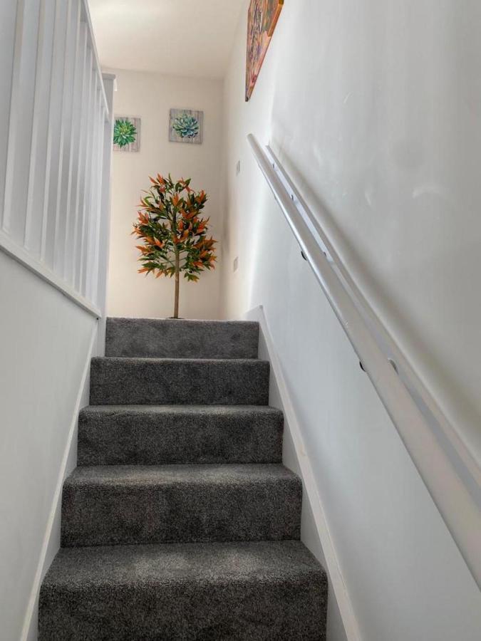 Central Newly Built 2 Bed Duplex Penthouse With Free On-Site Gated Parking, Lift Access, Self Check-In, Super Fast Wifi, Two Cathedral View Terraces & Sleeps 6 Πήτερμπορο Εξωτερικό φωτογραφία